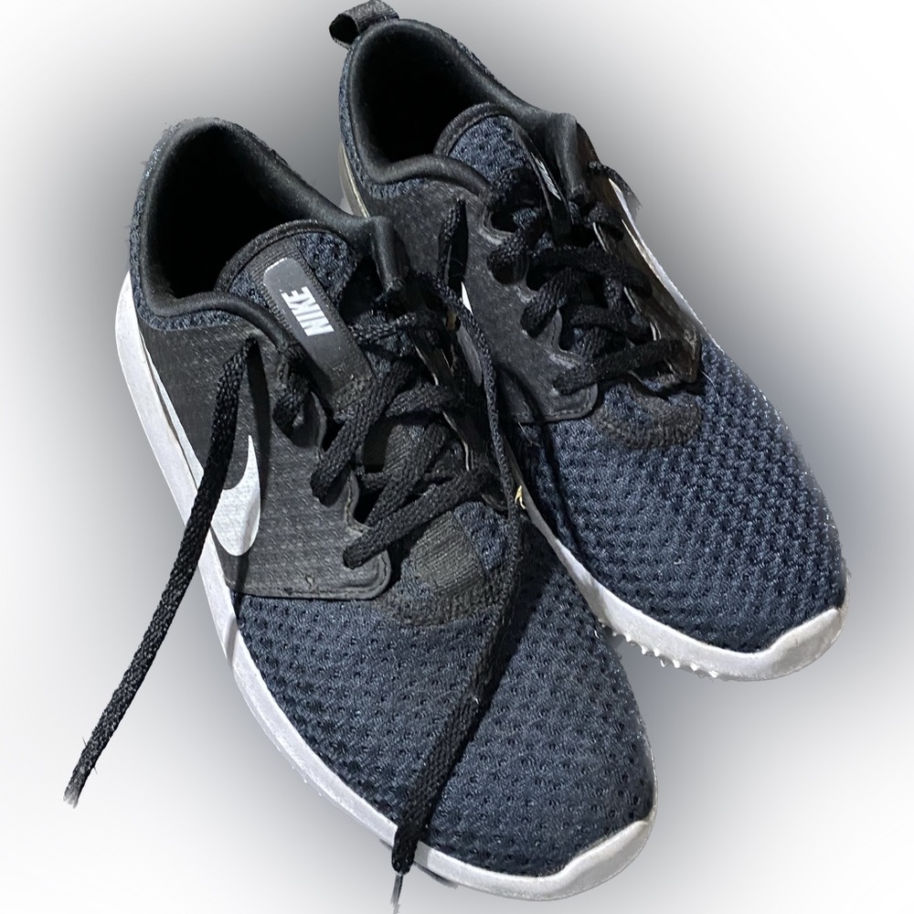Boys Nike golf shoe 6Y